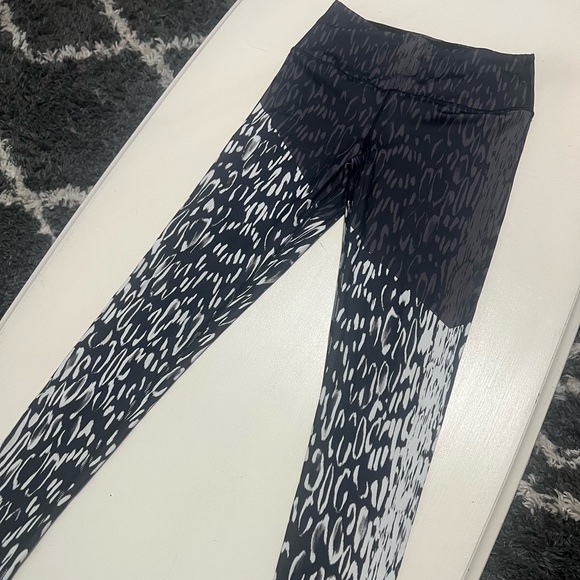 Victoria's Secret Pants - Women’s Victoria Sport Leggings